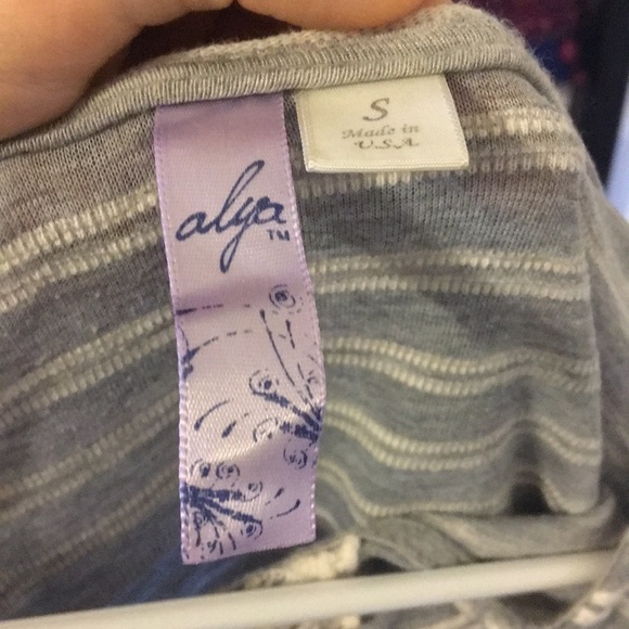 Francesca’s Long Sleeve Lace Detail Shirt - Picture 5 of 6